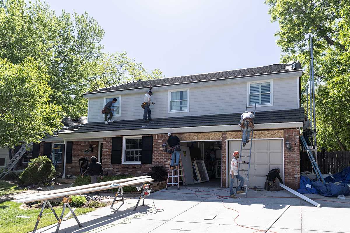 Comparing the Costs: Siding Repair vs. Replacement