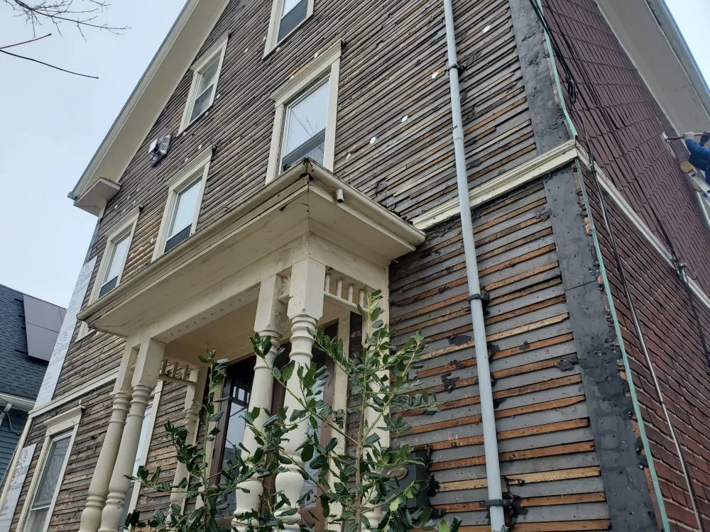 What to Expect When Installing Vinyl Siding on Older Homes | Contractor ...